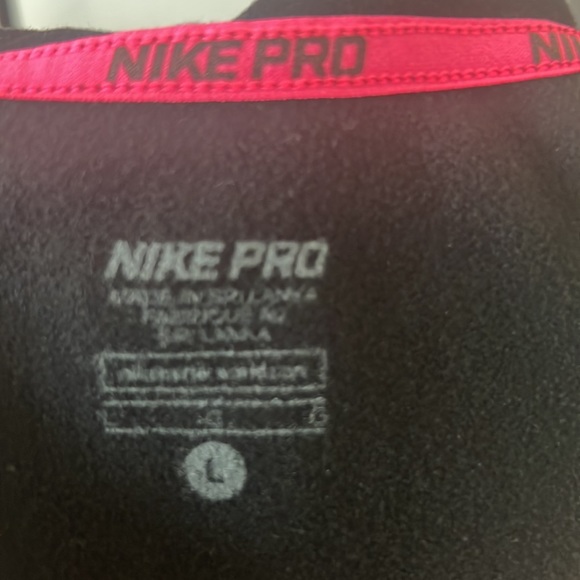 *SOLD* Nike Pro Girls Black & Pink Hoodie - Picture 13 of 14